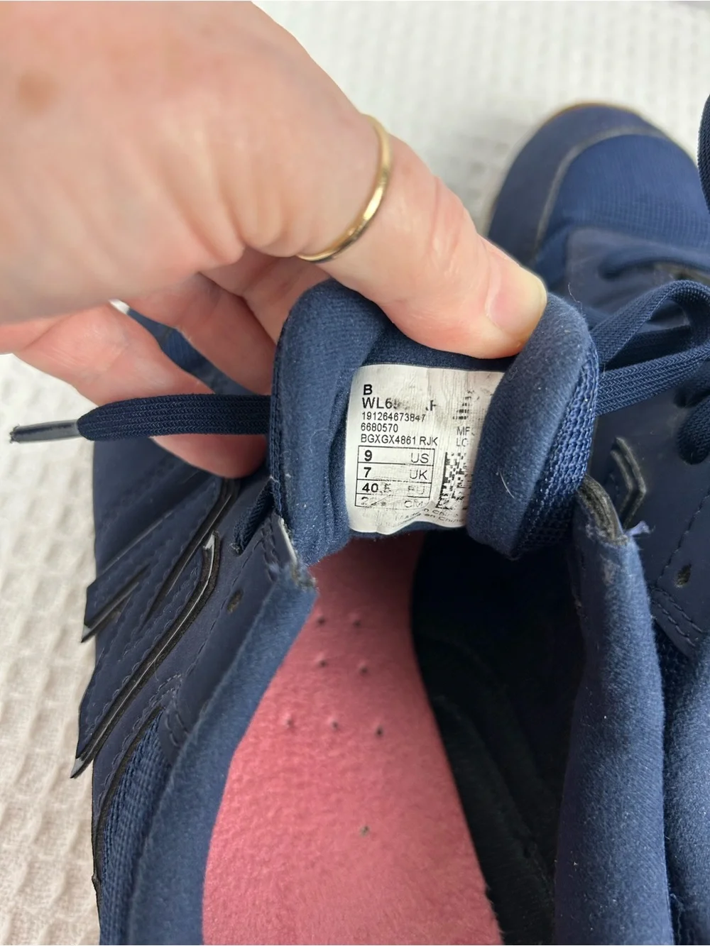 New Balance 696 WL696TC Navy Blue Lifestyle Sneakers Lace Up Women’s Size 9